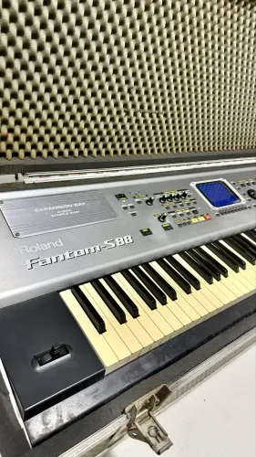 OPORTUNIDADE VENDO TECLADO PHANTON S88