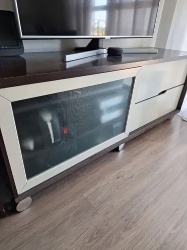 Rack para sala tv porta de vidro, 2 gavetas e rodinhas