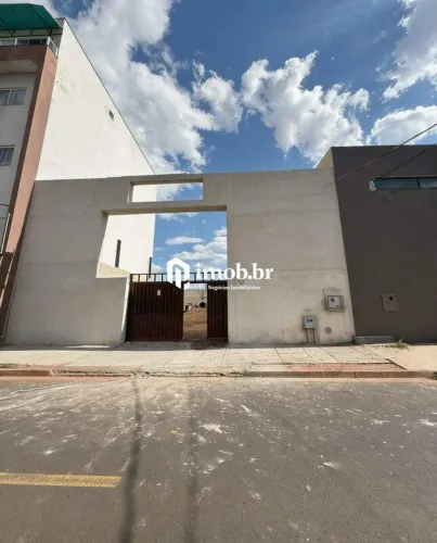 Galpão à Venda no Parque das Laranjeiras 396m² e Estrutura Moderna