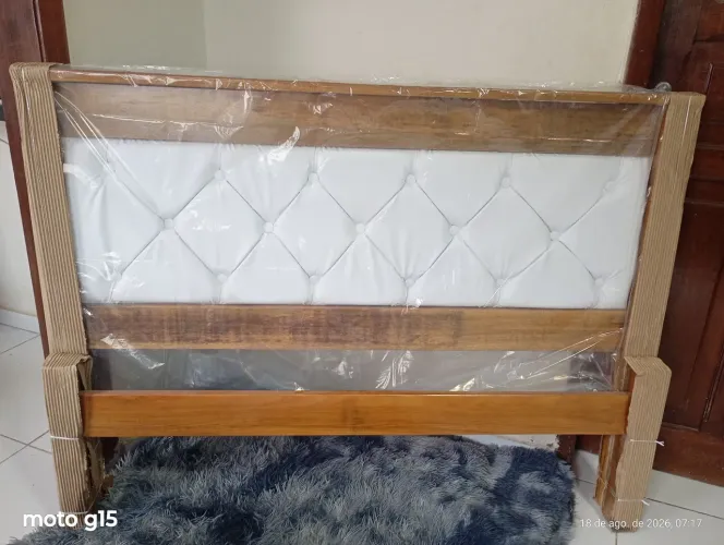 Cama de casal 100% madeira