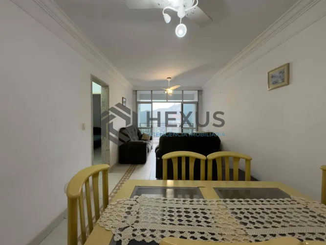 Apartamento com varanda a 1 quadra do mar na Praia das Pitangueiras à venda, Guarujá-SP