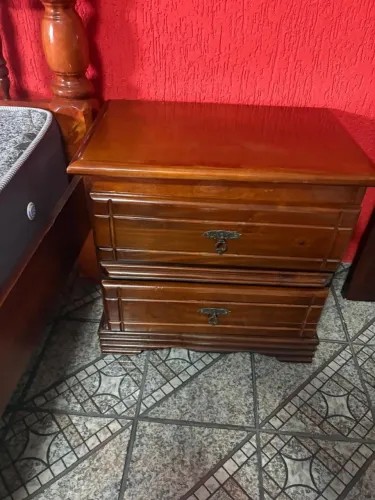 Mesa de Cabeceira Colonial (madeira)