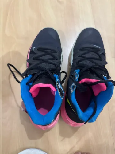 TENIS DE BASQUETE KYRIE