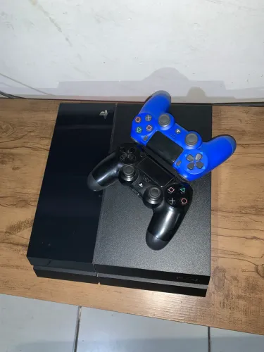 ? PlayStation 4 Fat 500GB + 2 Controles + 4 Jogos