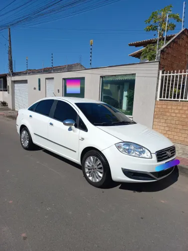 Fiat Linea Essence 1.8 Flex 16V 4P 2015