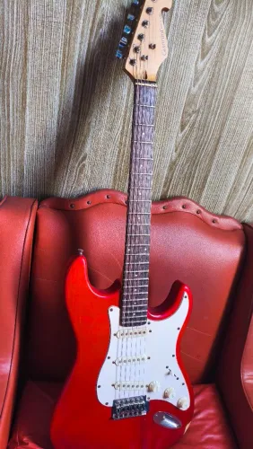 Vendo Guitarra Giannine