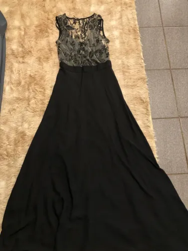 Vestido preto de festa