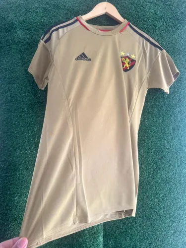 Camisa Sport dourada feminina 2017