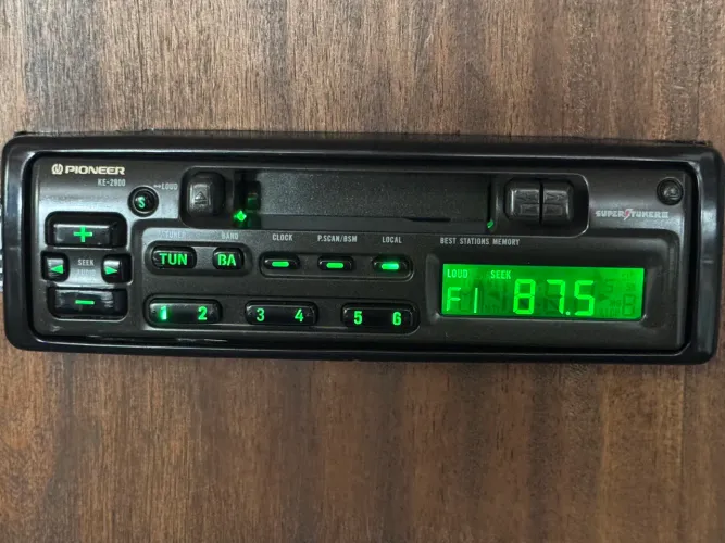 Toca fita rádio e com Bluetooth pioneer seminovo ke-2900 na promoção 