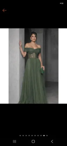 Vestido de festa em tule verde oliva