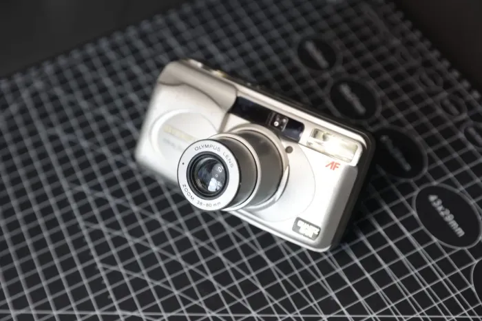 Câmera analogica olympus infinity zoom 80 quartz date 