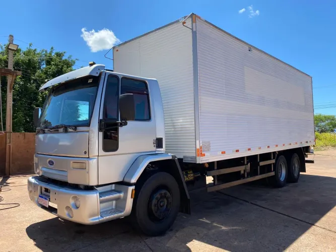 Ford cargo 2428e 2011