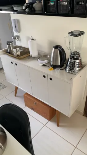 Buffet com pés palito