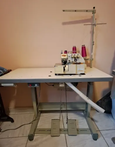 VENDO MÁQUINA OVERLOQUE INDUSTRIAL