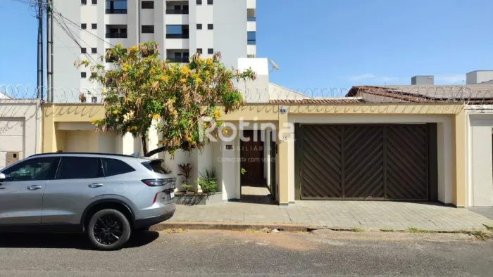 Casa para alugar, 3 quartos, Santa Mônica - Uberlândia/MG - Rotina Imobiliária