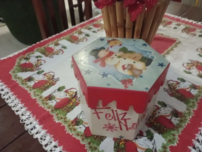 Porta panetone decorativo para o natal