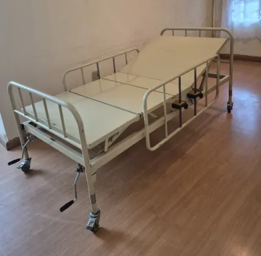 Cama hospitalar usada 2 movimentos manual