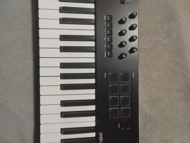 Teclado controlador Necktar impact 