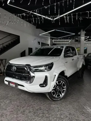 Toyota Hilux CD SRX Plus 4X4 2.8 TDI Die. Aut. 2025
