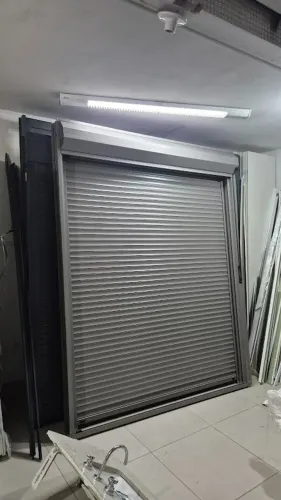 Porta balcão com persiana integrada 1,90x2,40m nova