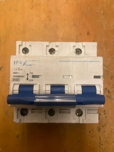 Disjuntor tripolar 125A