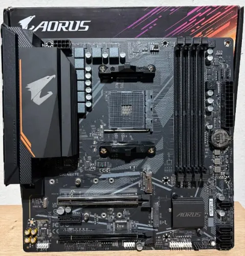 Placa Mãe GIGABYTE B550M AORUS ELITE