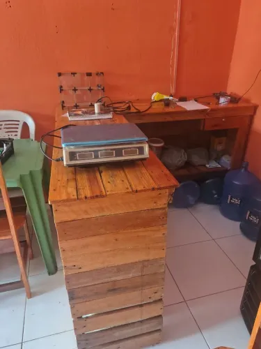 Balcão Caixa / Atendimento Rústico em Madeira (Palete)