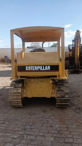 Trator de esteiras Caterpillar d4E Torque ano 1984, rodante em bom estado motor em bom est