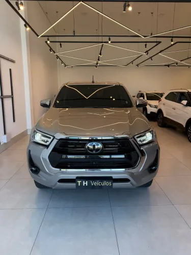 Toyota Hilux CD SRX Plus 4X4 2.8 TDI Die. Aut. 2024
