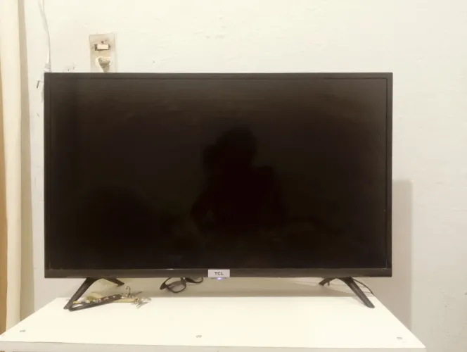 Vende-se TV TCL 32 polegadas 