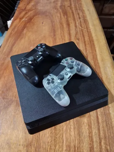 PS4 Slim - extremamente conservado
