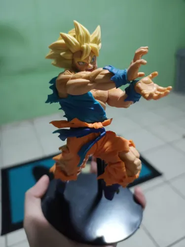 Action figure Goku Super Saiyajin
