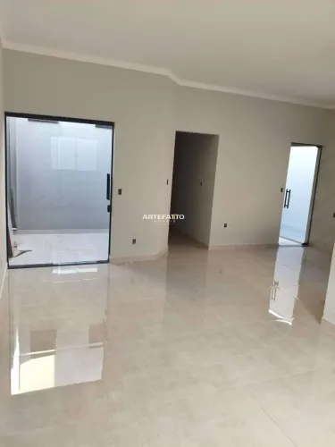 Casa nova, terreno inteiro no Jd Cambuí