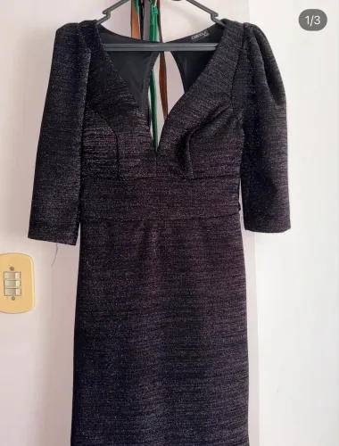 Vestido preto brilhoso colado