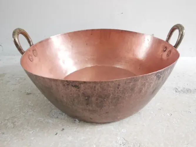 Antigo Tacho de Cobre Martelado 70 Litros Para Uso