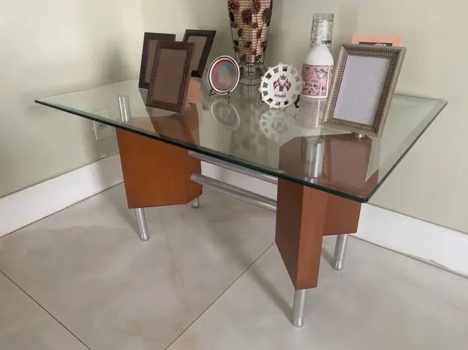 Mesa com tampo de vidro 100 x 70