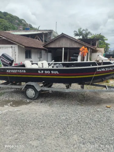 Vendo barco completo com motor e carretinha junto 