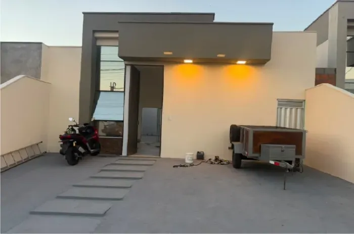 No Papagaio -Casa 2/4 com Suíte -Próximo Ayrton Sena. -Condomínio Fechado