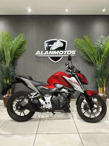 Cb 300, 2025 único dono 