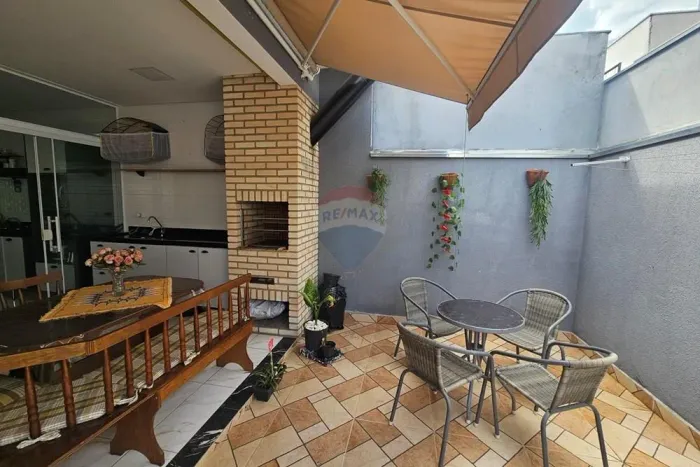 Casa Moderna em Condomínio: Com 2 dormitórios