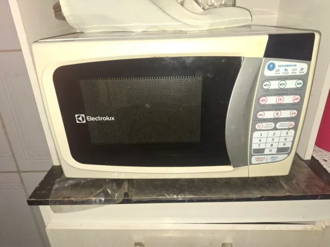 Micro-ondas Electrolux MTD30 20L 220V - Liga mas não esquenta - Para técnico