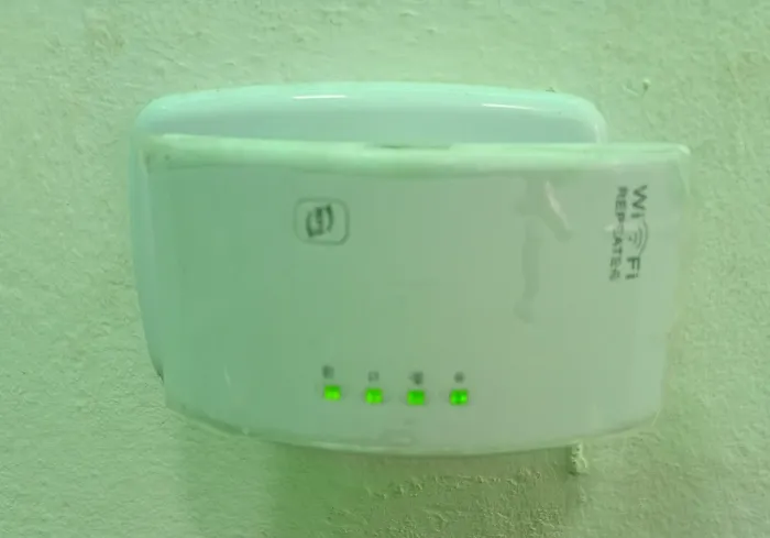 Repetidor de sinal Wi-Fi 300Mbps C/Botão WPS - Pouco uso