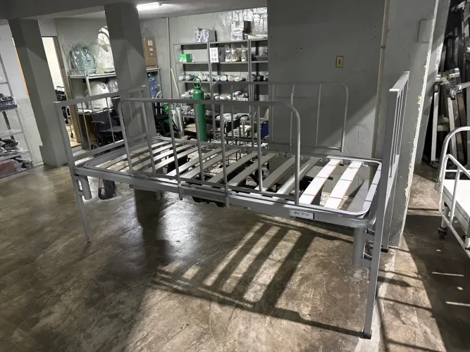 Cama hospitalar motorizada