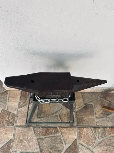 Bigorna 14 kg com suporte