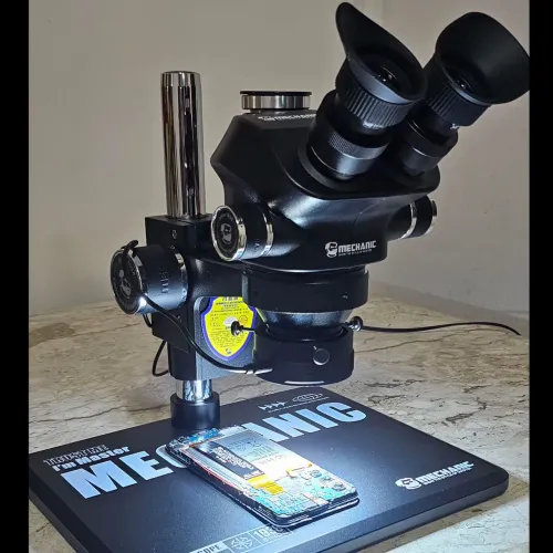 Microscópio Trinocular