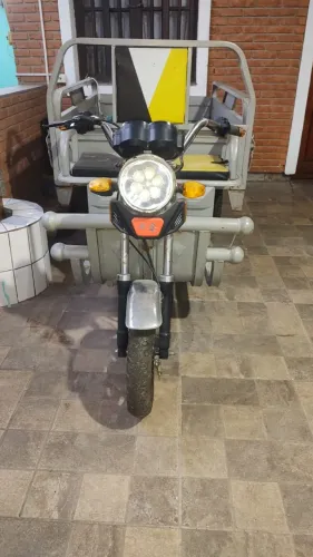 Triciclo elétrico