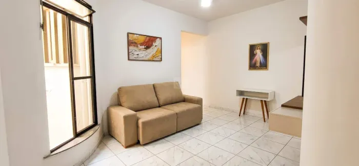 Praticidade, Aconchego e Espaço no Bairro Serrano! Casa de 2 Quartos com Suíte