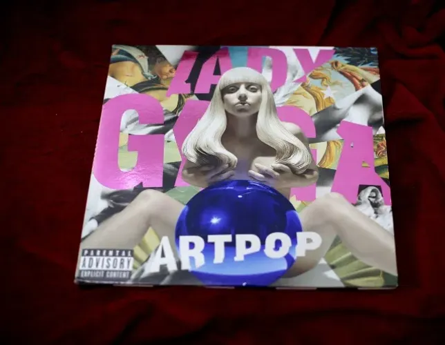 Lp vinil Lady Gaga Artpop com  Do What U Want mega raro capa metalizada