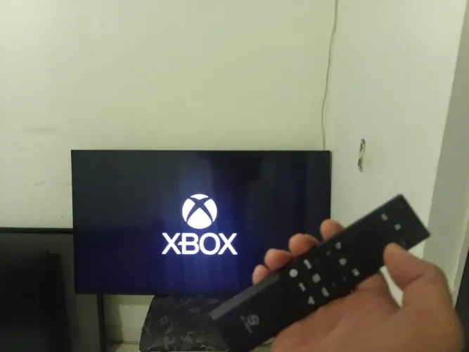 Tv sansung 53 polegadas 4 k pega mais 3 mil canais e todos aplicativos tem x Box