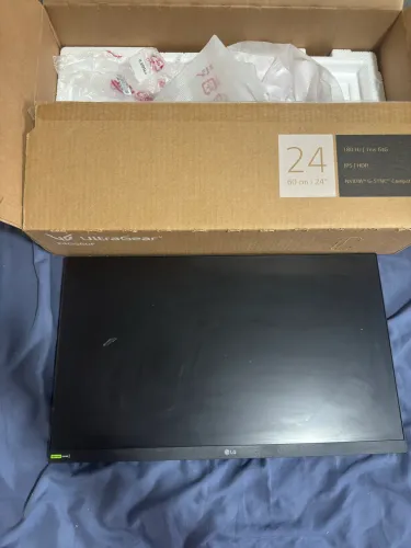 Monitor LG UltraGear 24 180hz com defeito